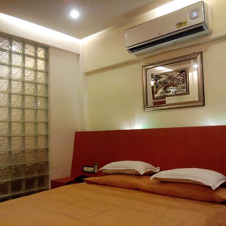 Hotel Metro Palace Bombay Eksteriør billede