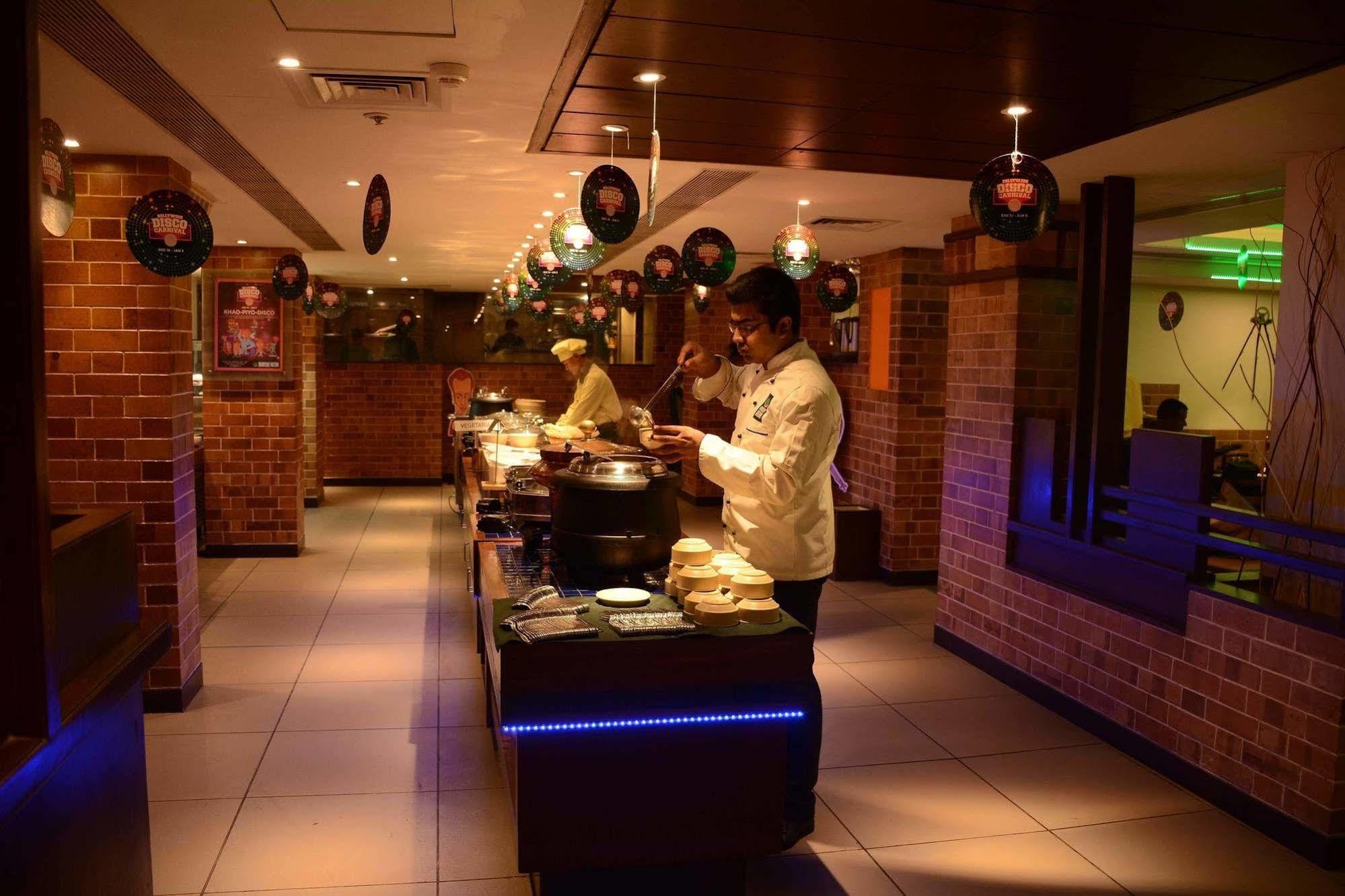 Hotel Metro Palace Bombay Eksteriør billede
