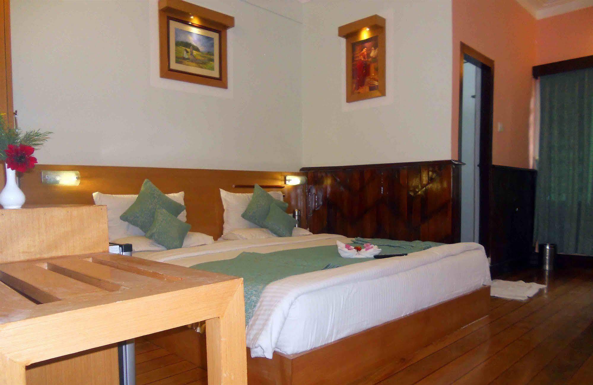 Hotel Metro Palace Bombay Eksteriør billede